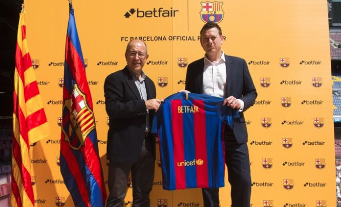 Image: Manel Arroyo of FC Barcelona and Betfair’s Paul Gambrill at the launch