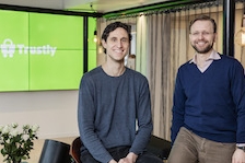 Trustly CEO Oscar Berglund (left) and Nordic Capital partner Fredrik Näslund (right)