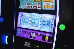 Slots de bonus gratuitos Chain Reactors 100